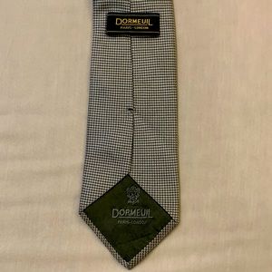 Designer tie.  💯 % silk Dormeuil Paris London
